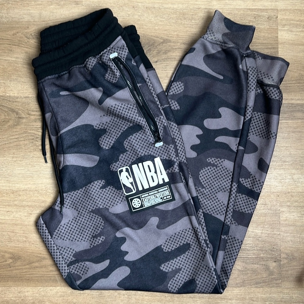 Men’s Camo Fleece Joggers NBA Logo, Zip Pockets, Sz Small